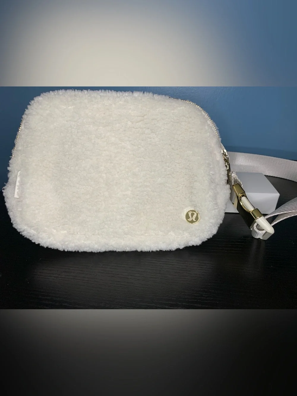 Lululemon Everywhere Belt Bag in Ivory Fleece